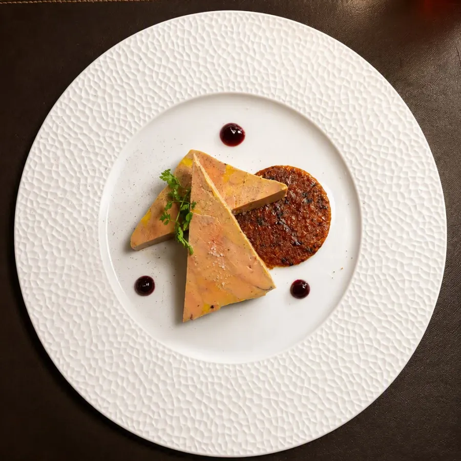 Une terrine de foie gras et son pain grillé